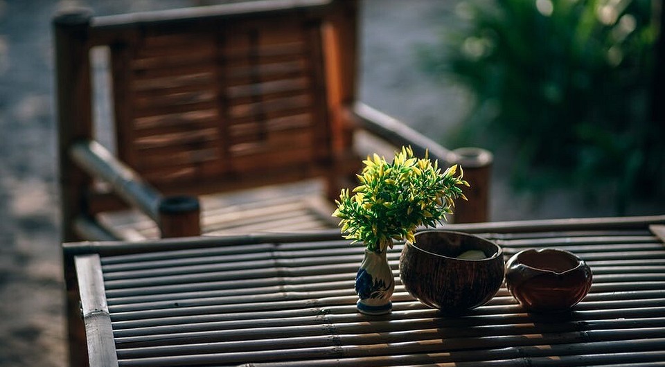 Как отреставрировать садовую мебель: 5 идей для разных видов